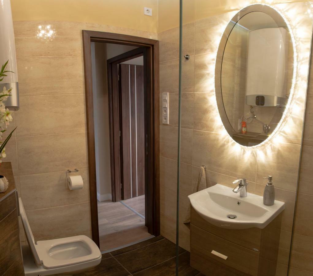 דירות אגר Glamour Apartman מראה חיצוני תמונה